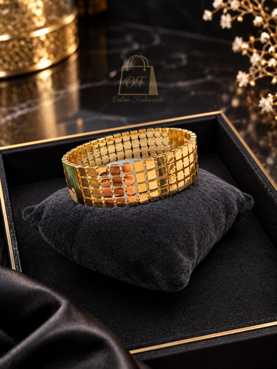 Square Box Wide Handcuff